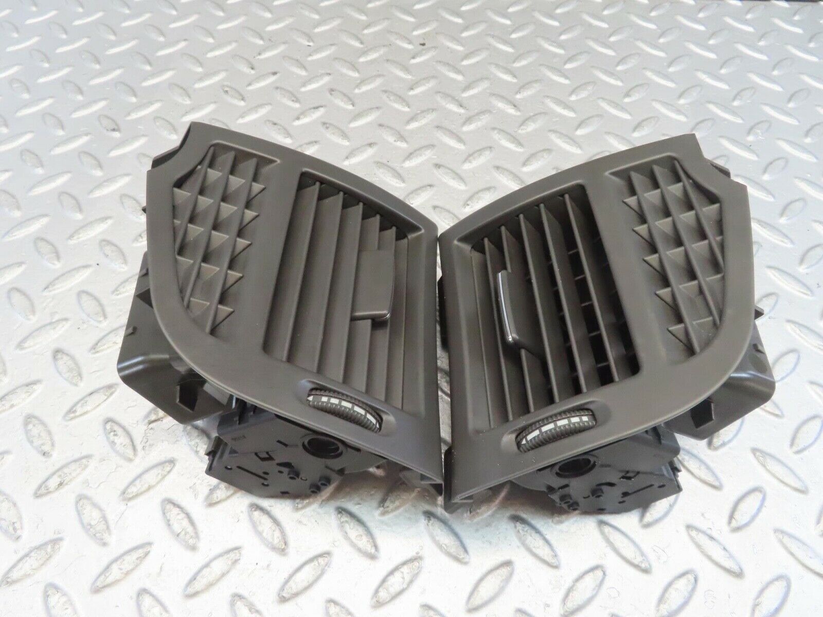 11076 Mercedes-Benz W221 S320 Dasboard Air Vents Left And Right