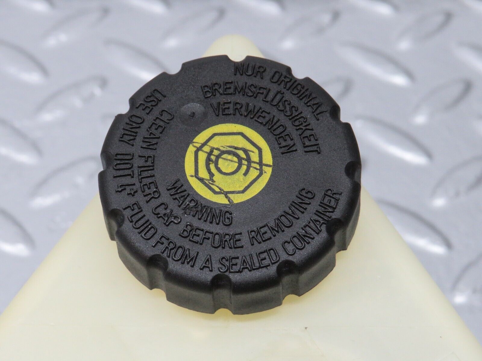 39415 Mercedes-Benz R129 320SL Coupe Brake Fluid Reservoir Tank 2024300002