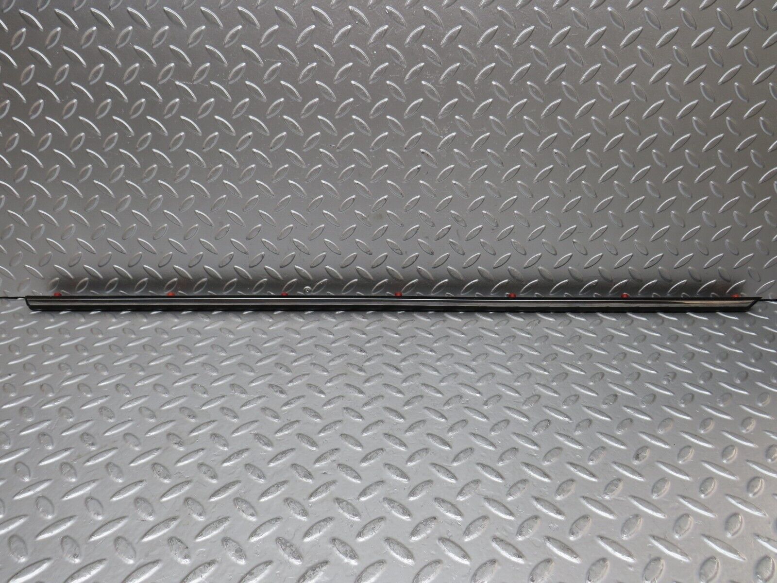 27892 Mercedes-Benz W123 280E Rear Right Door Centre Moulding Trim