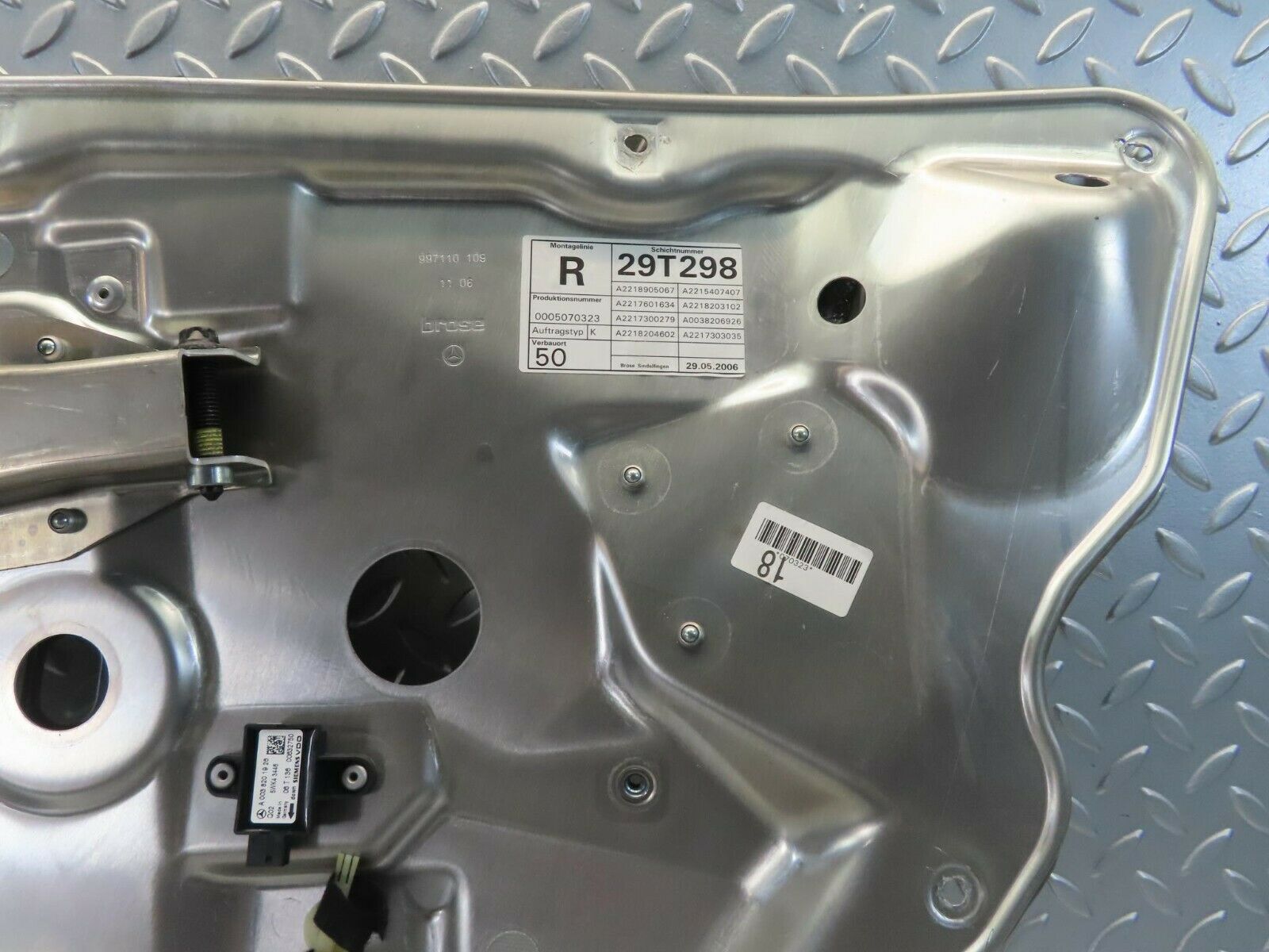 11153 Mercedes-Benz W221 S320 Rear Right Door Window Regulator 2217300279