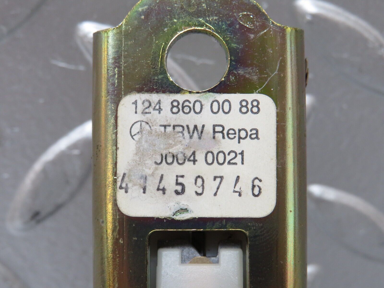 25978 Mercedes-Benz W124 280E Seat Belt Adjuster Rail 1248600088