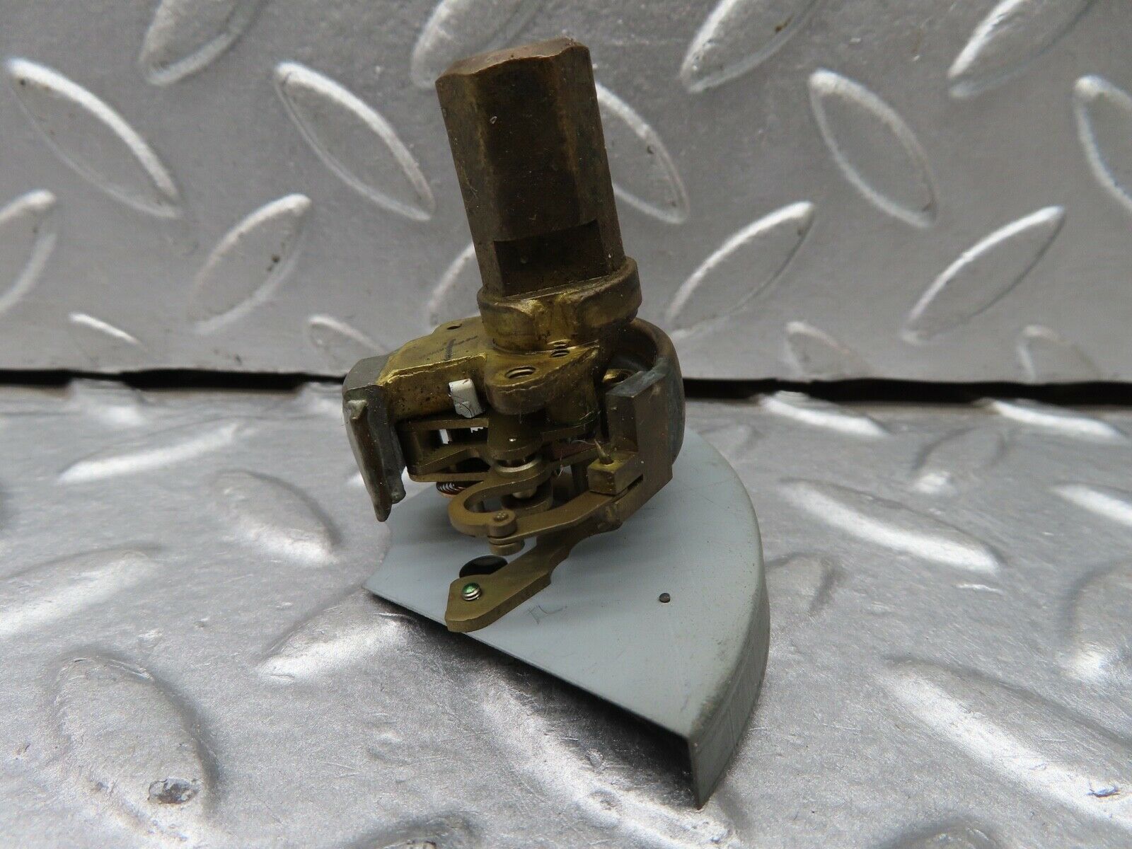 18350 Mercedes-Benz W115 Oil Pressure Gauge