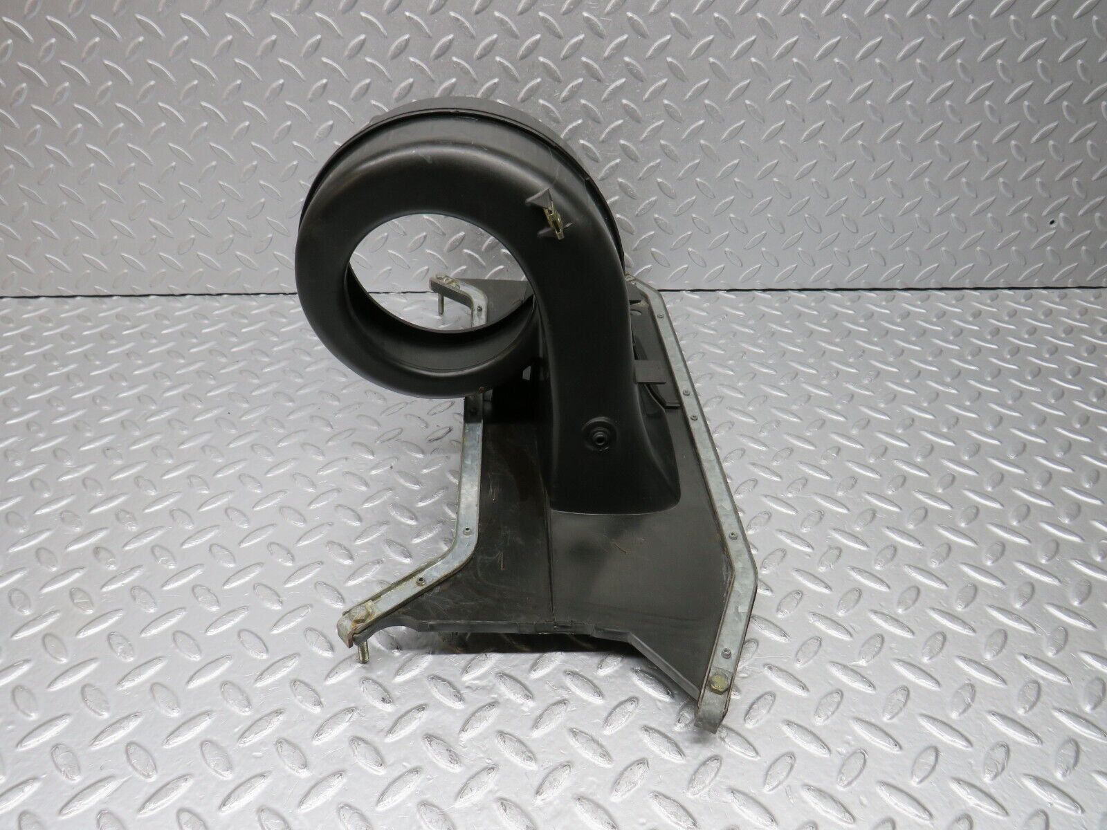 38862 Mercedes-Benz W201 190E 2.6L Heater Blower Housing