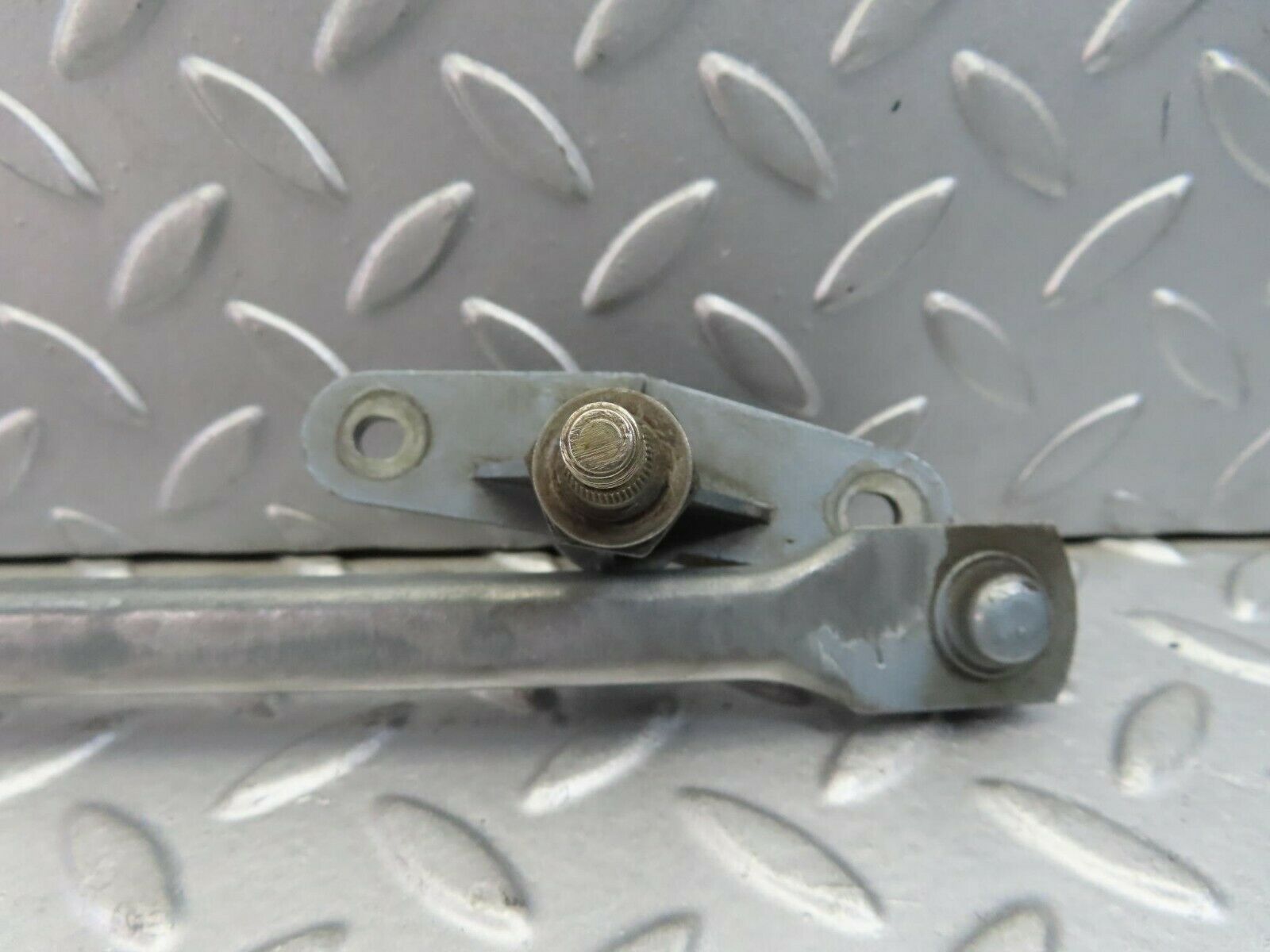 9720 Mercedes-Benz C123 280CE Coupe Windscreen Wiper Linkage