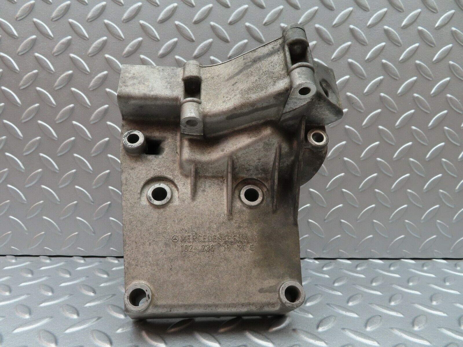 5645 Mercedes-Benz W124 230E Power Steering Pump Bracket 1022361330