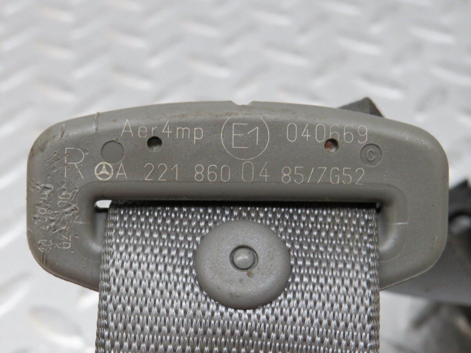 35279 Mercedes-Benz W221 Rear Seat Belt Set & Buckles 2218600485 2218600385