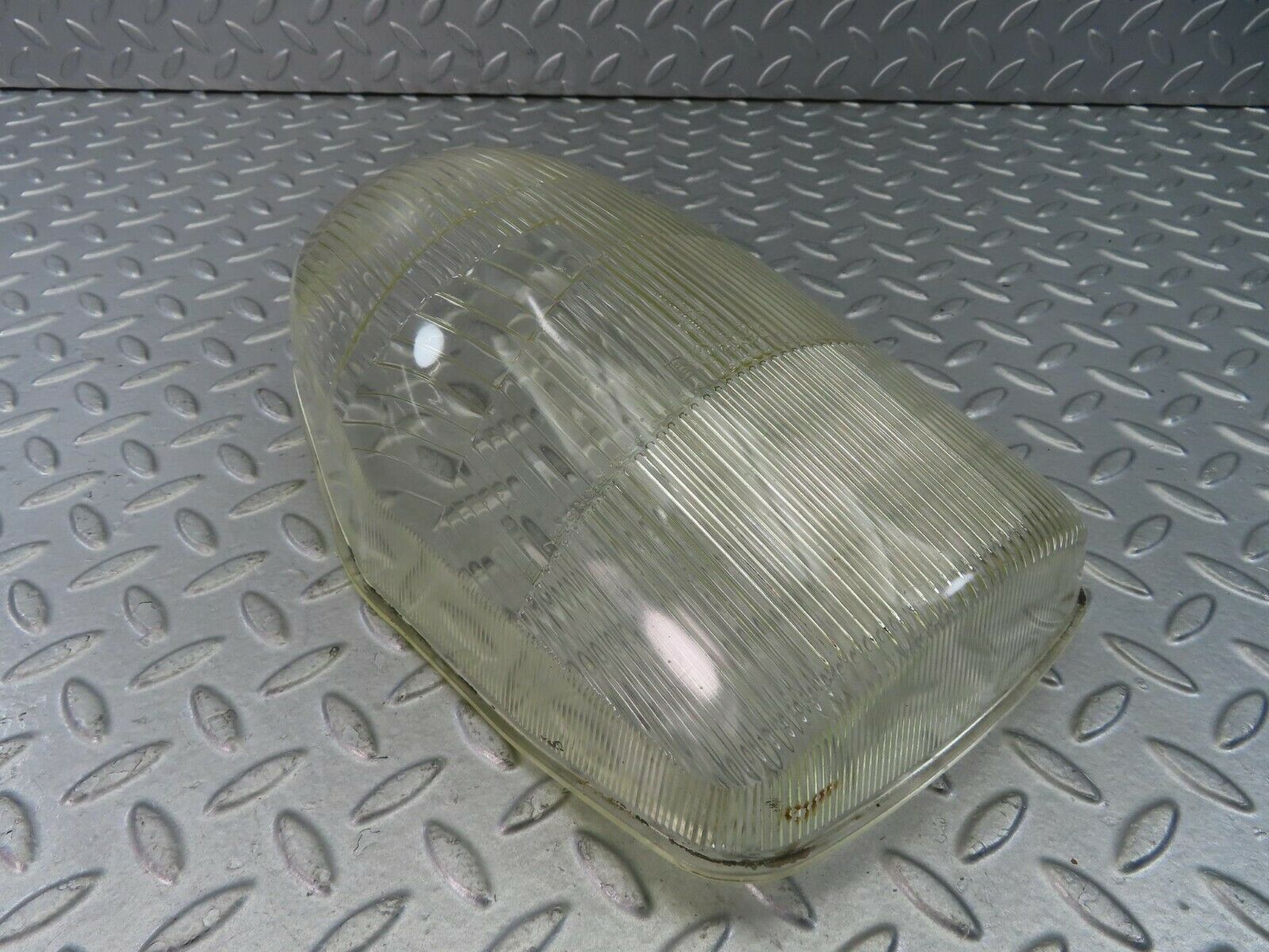 8957 Mercedes-Benz W108 Headlight Lens