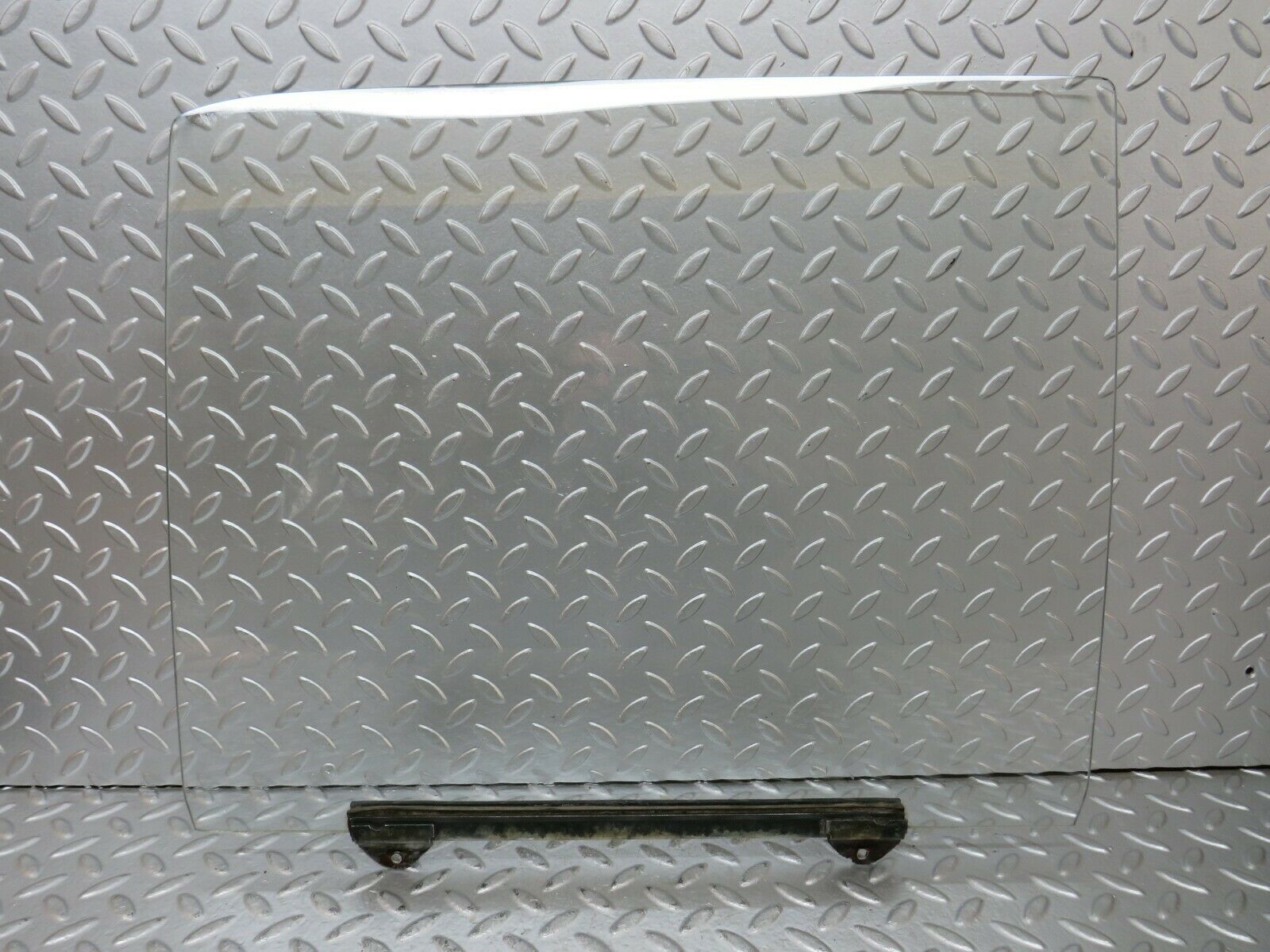 23650 Mercedes-Benz W114 280E Rear Right Door Window Glass