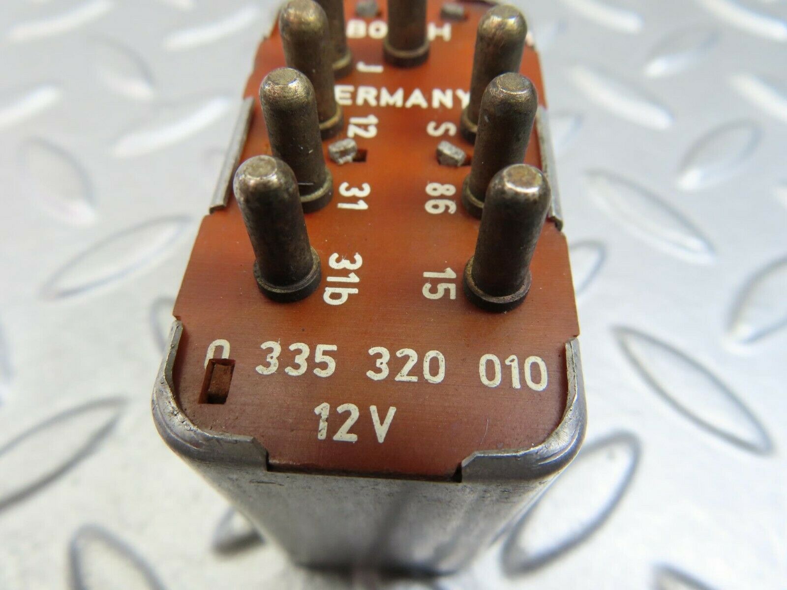 8222 Mercedes-Benz C107 Wiper Control Relay Bosch 0335320010