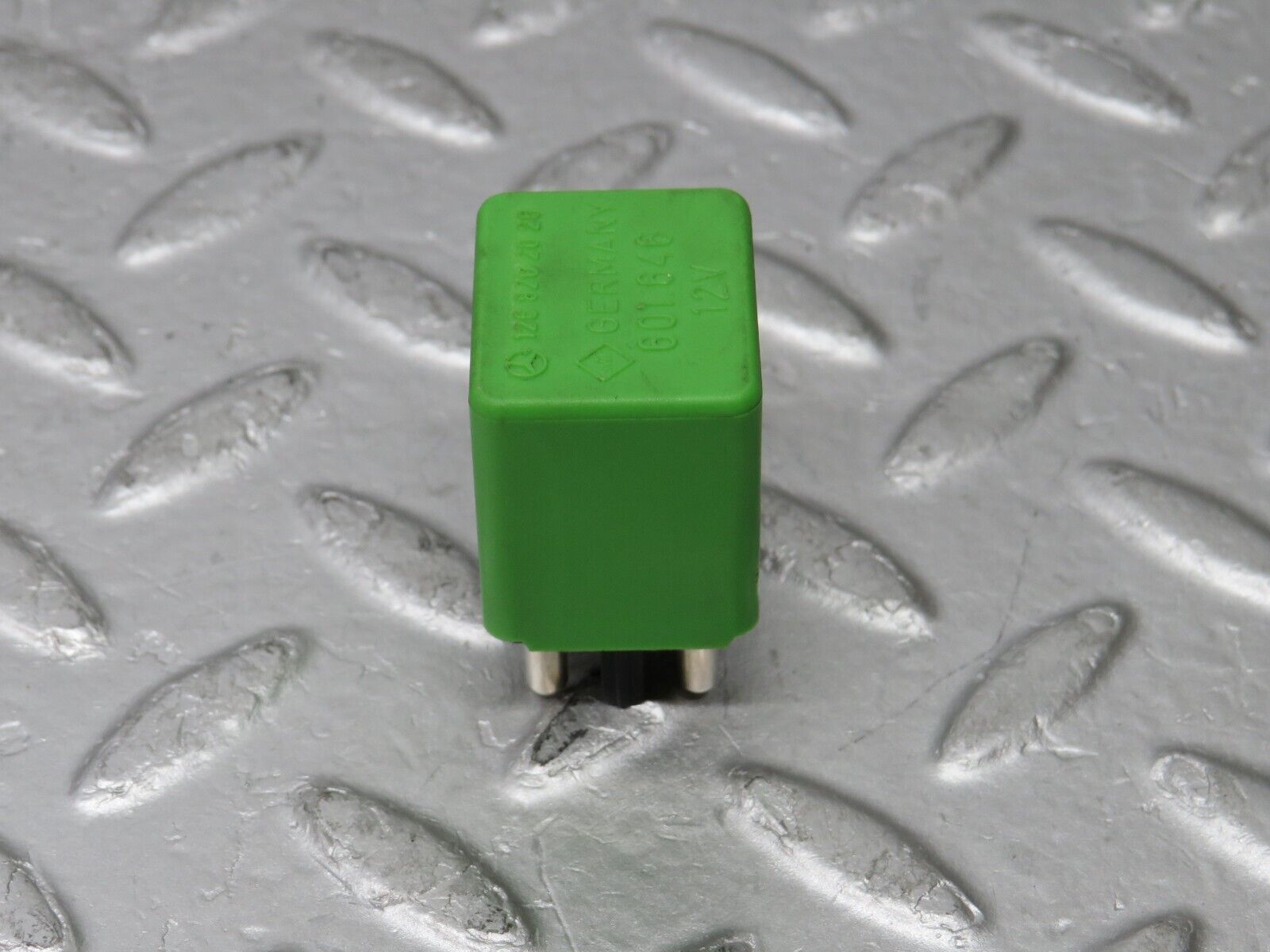 37950 Mercedes-Benz A124 320E Cabriolet Headlight Wiper Relay 1268202026