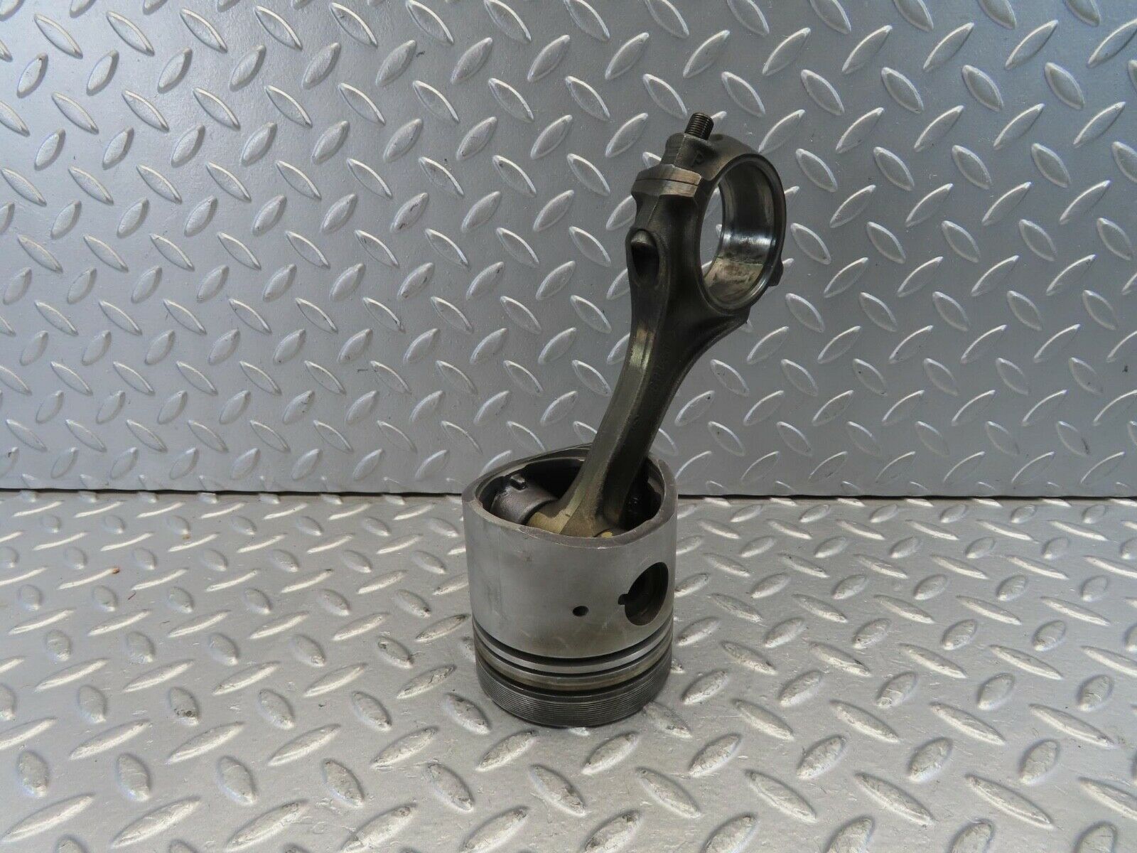 10998 Mercedes-Benz W115 220D Piston With Connecting Rod 86.98 mm