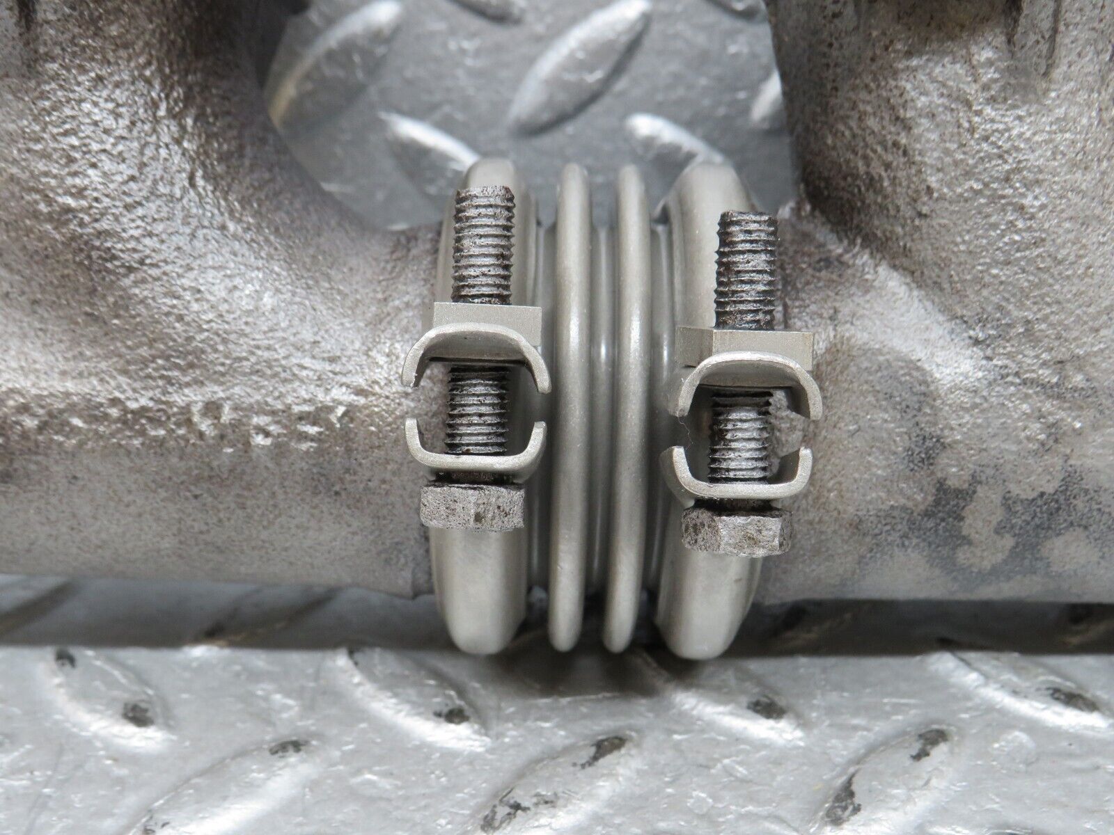 36332 Mercedes-Benz W126 420SE Exhaust Manifold Right 1161422402 1161420602