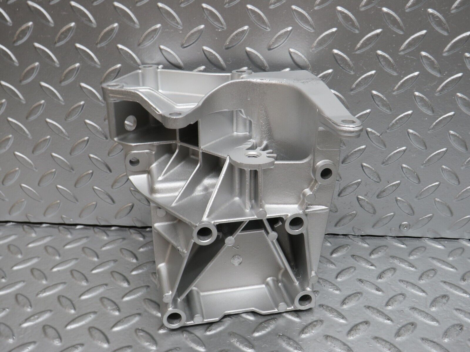 29419 Mercedes-Benz W124 230E Power Steering Pump Bracket 1022361030