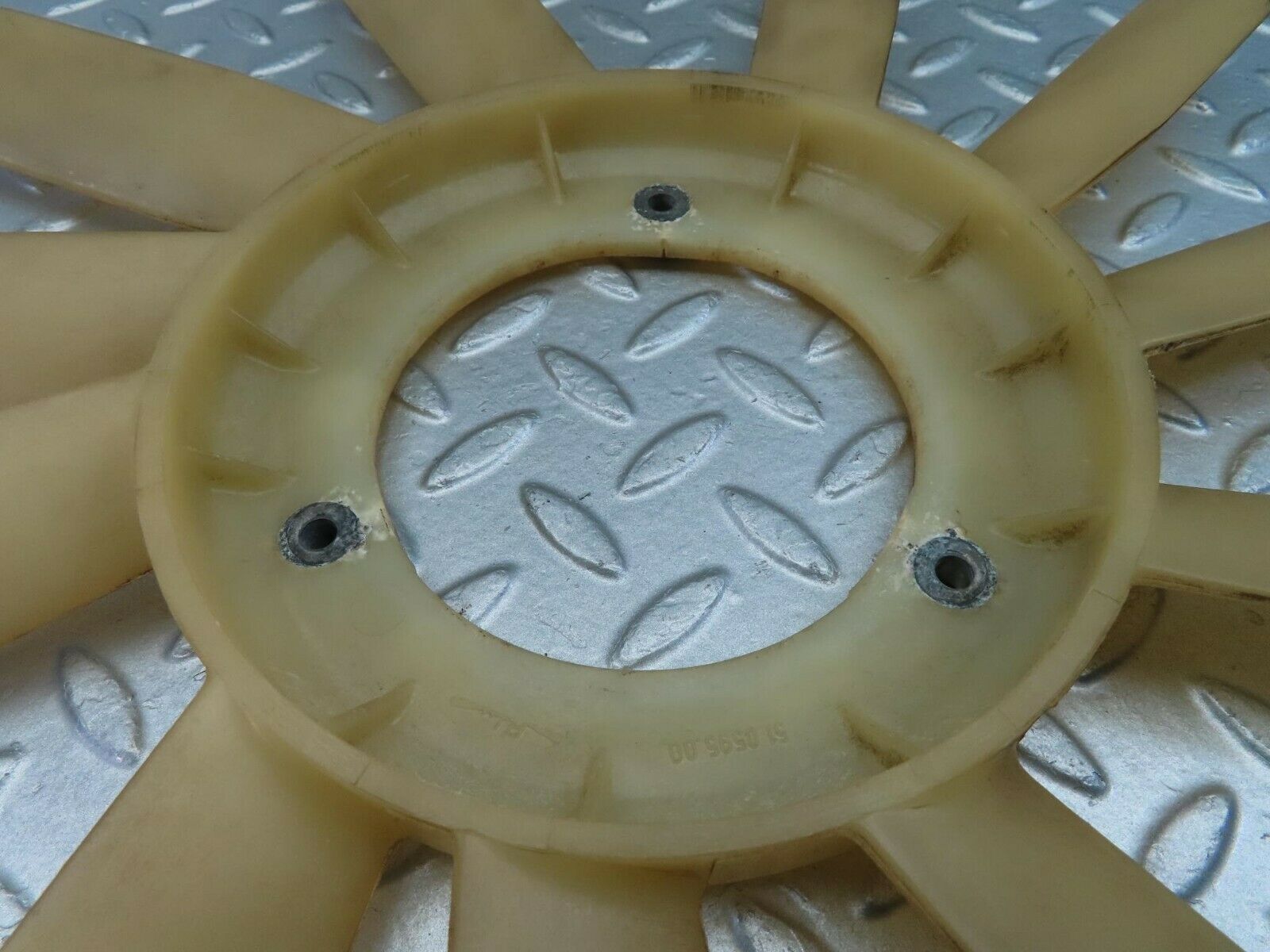 9824 Mercedes-Benz C123 280CE Coupe Engine Cooling Fan 1102050106