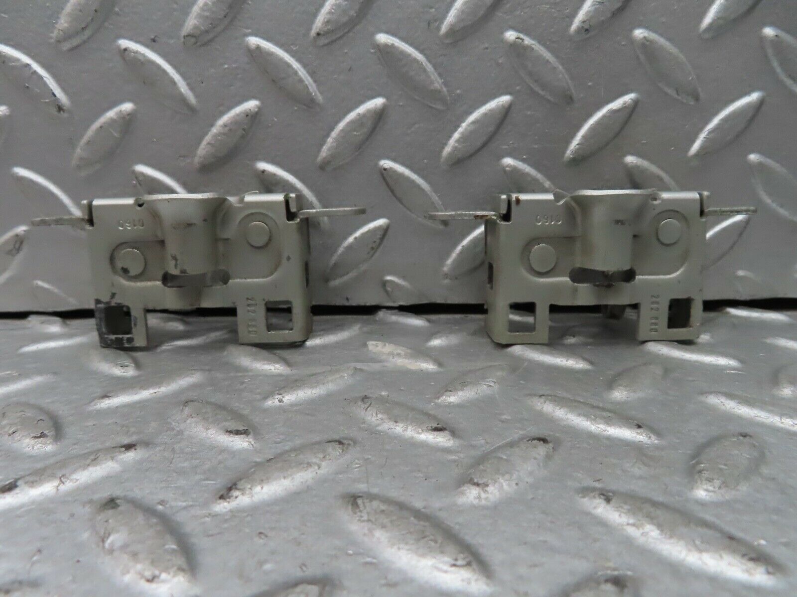 19336 Mercedes-Benz C140 CL420 Coupe Bonnet Lock Pair 2028800160