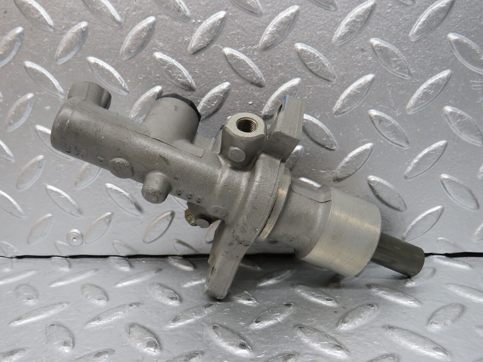 31744 Mercedes-Benz W201 190LE 1.8L Brake Master Cylinder