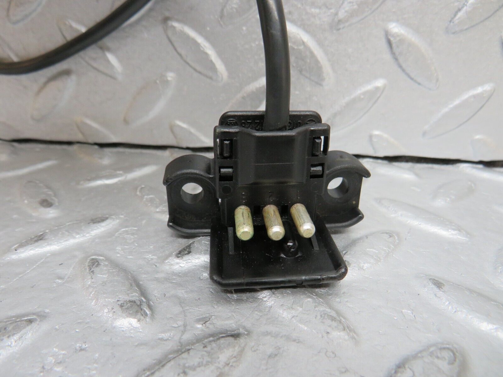 37113 Mercedes-Benz C126 420SEC Coupe Throttle Body Valve 0011407753