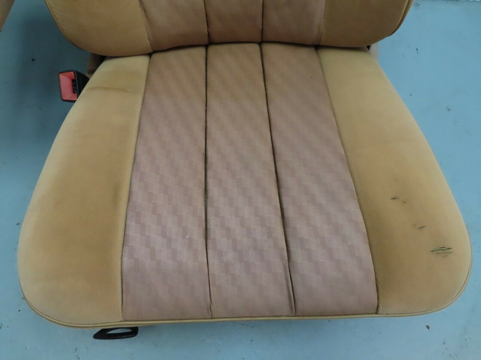 6320 Mercedes-Benz W126 380SE Front Left Seat Passenger Seat Palomino