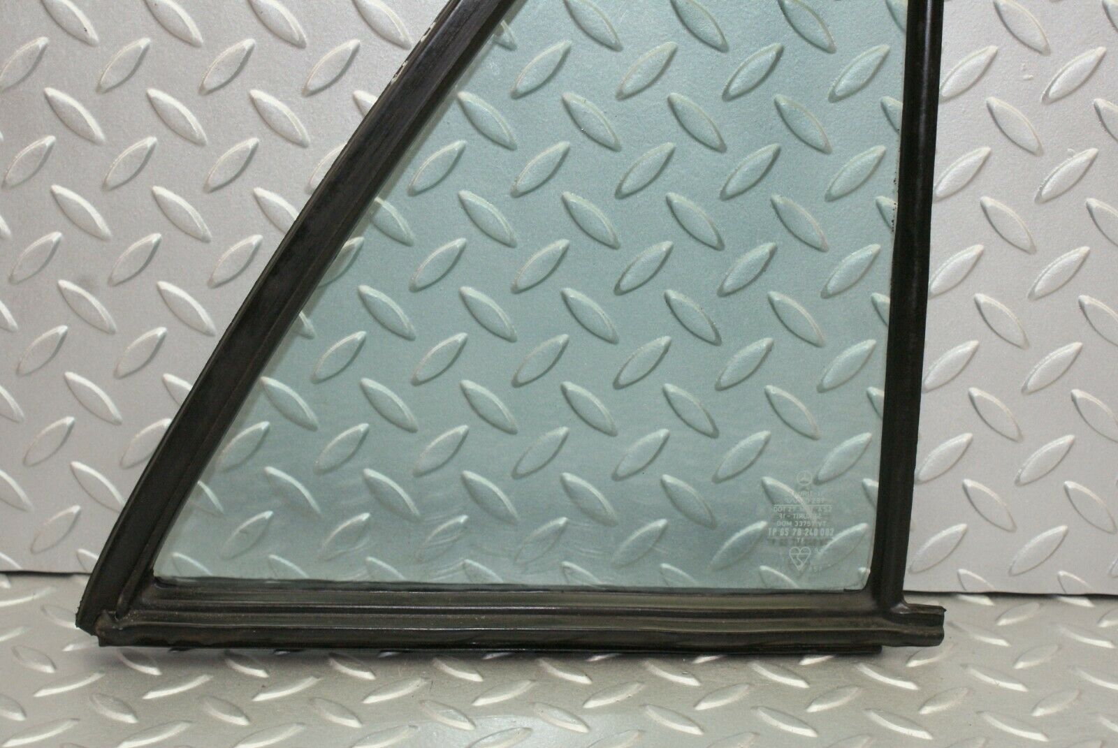 2661 Mercedes-Benz W116 350SE Rear Right Quarter Glass