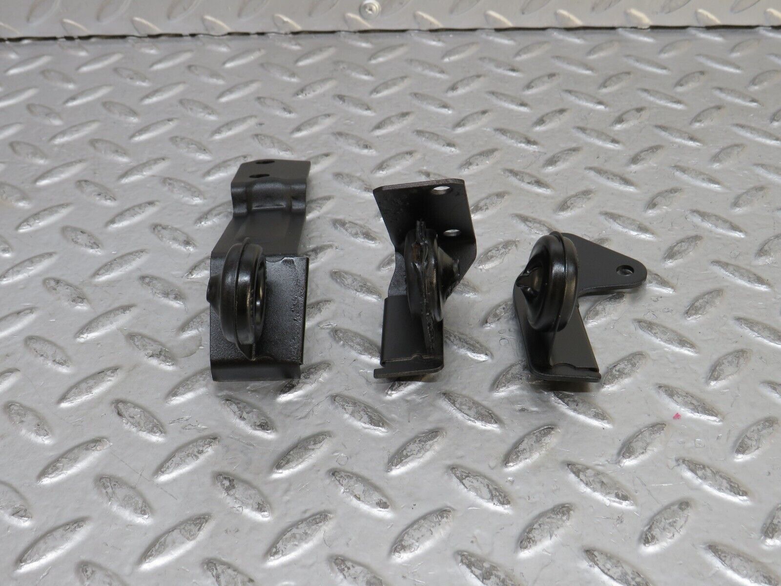 28126 Mercedes-Benz W123 280E Wire Cable Bracket 0005462937