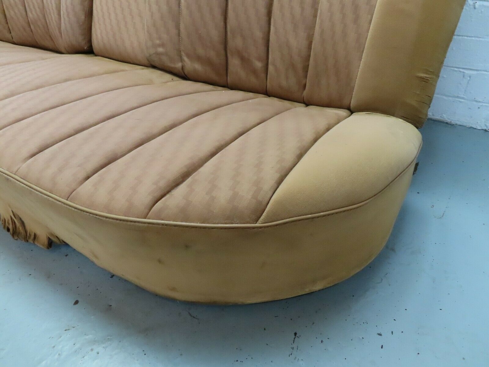 6322 Mercedes-Benz W126 380SE Rear Seat Palomino 1269200650