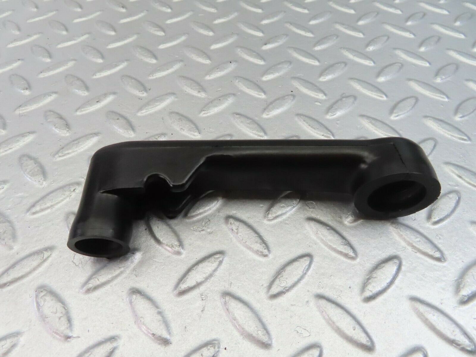 9942 Mercedes-Benz C123 230CE Coupe Crankcase Breather Pipe 1020942682