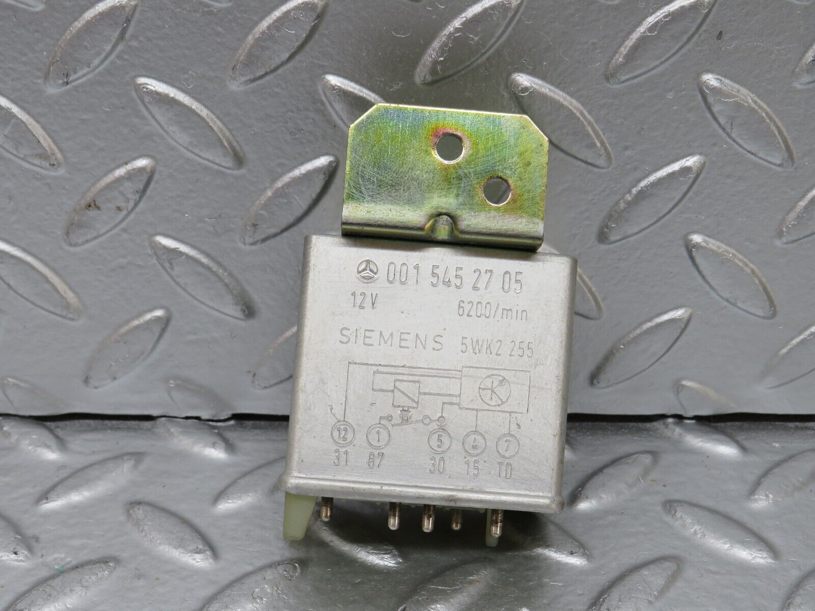 25514 Mercedes-Benz W123 200 Fuel Pump Relay 0015452705