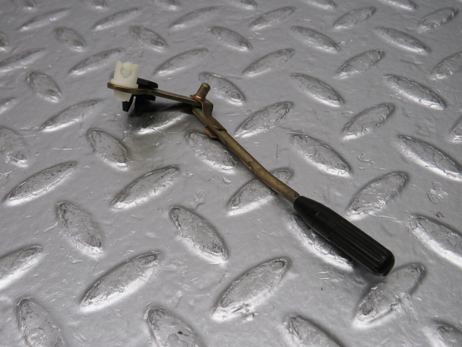 31400 Mercedes-Benz S124 220TE Wagon Rear Door Lock Knob Pair