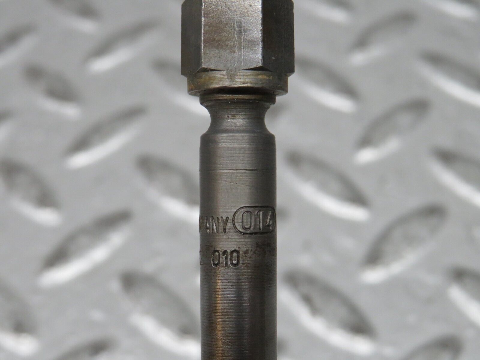 28661 Mercedes-Benz W123 230E Fuel Injector Bosch 0437502010