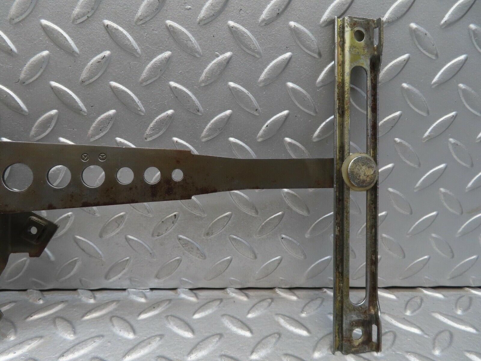 13652 Mercedes-Benz W123 200 Rear Left Manual Window Regulator