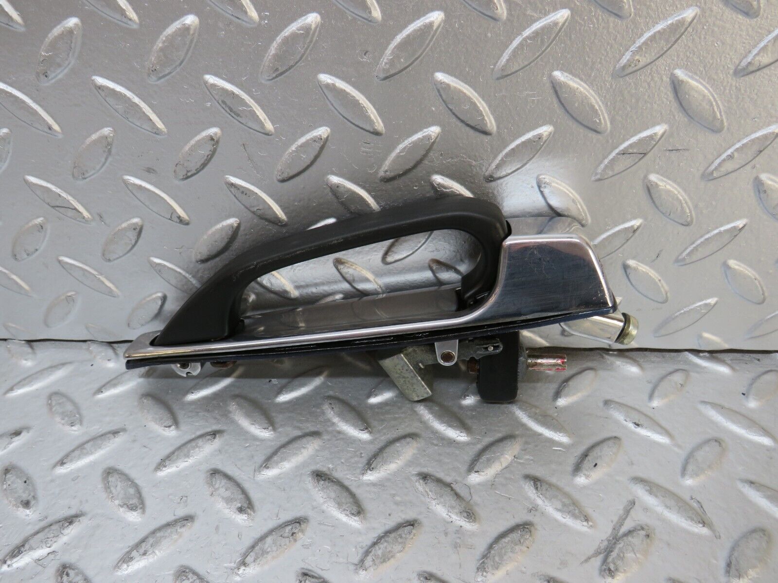 27054 Mercedes-Benz W123 280E Rear Exterior Door Handle 1237600359