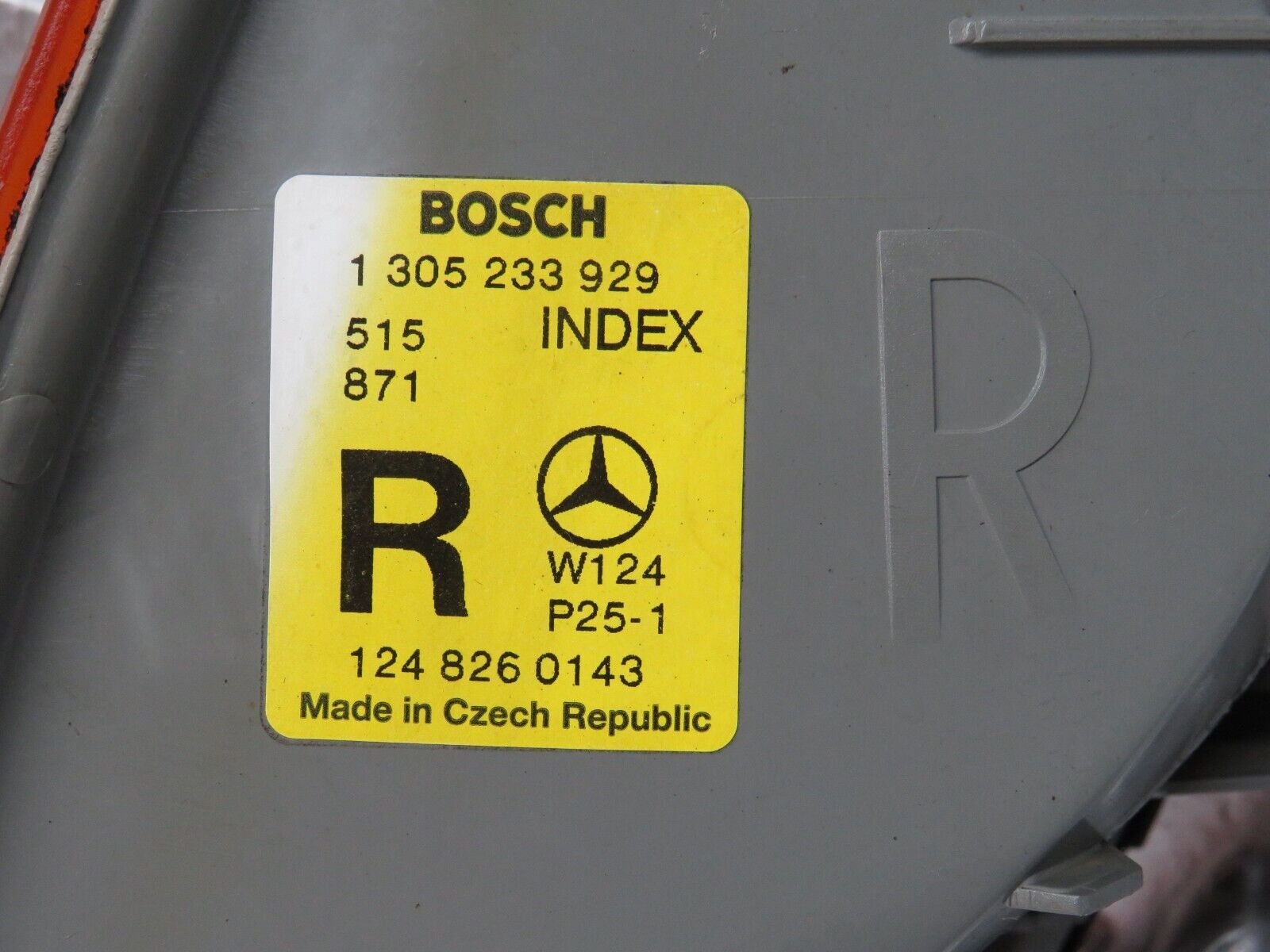 32538 Mercedes-Benz S124 300TE Wagon Front Right Indicator Bosch 1305233929
