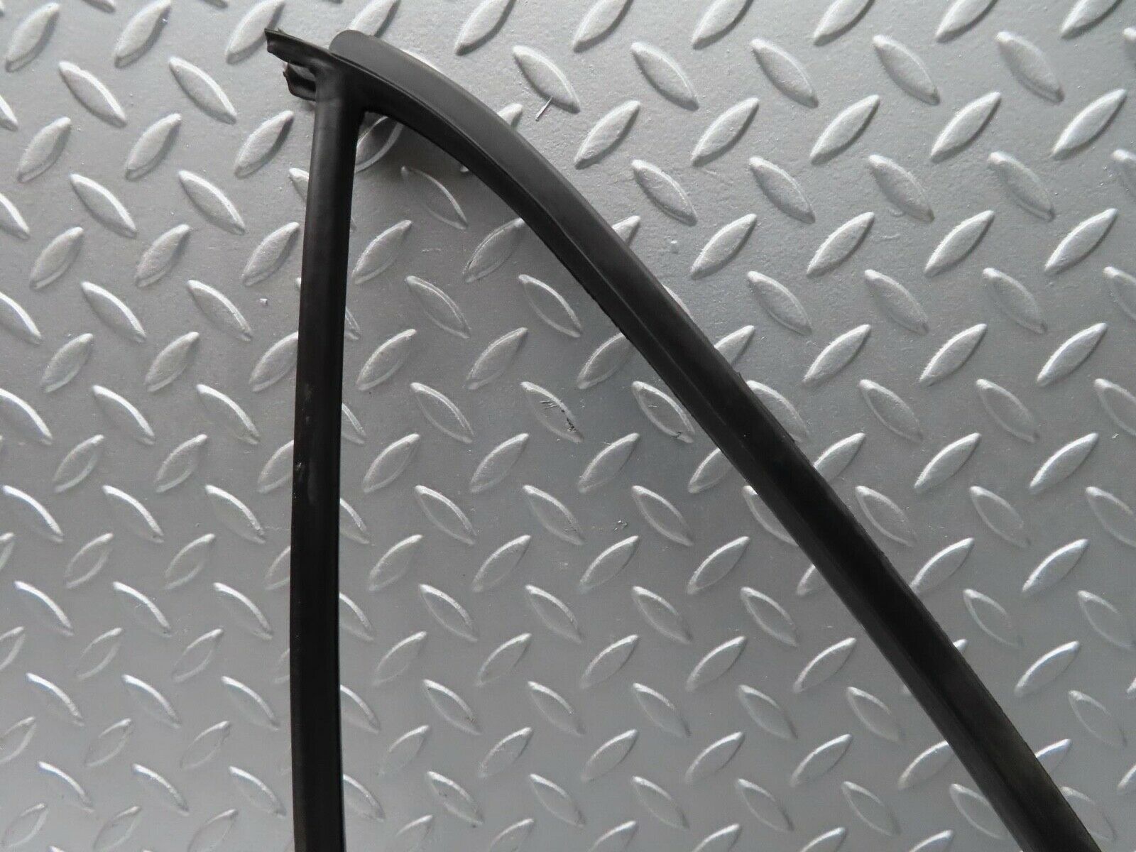 14490 Mercedes-Benz W116 350SE Rear Left Quarter Window Rubber Seal 1167350124