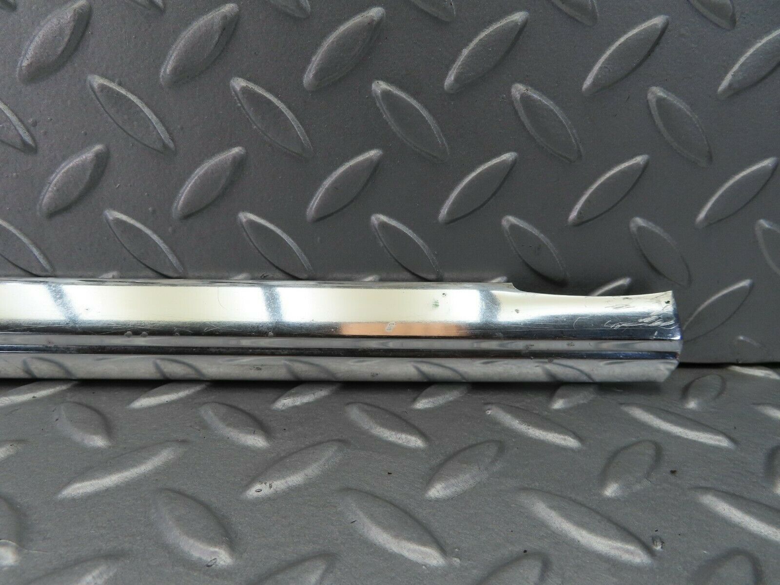 7921 Mercedes-Benz W115 220D Rear Right Door Chrome Moulding Trim