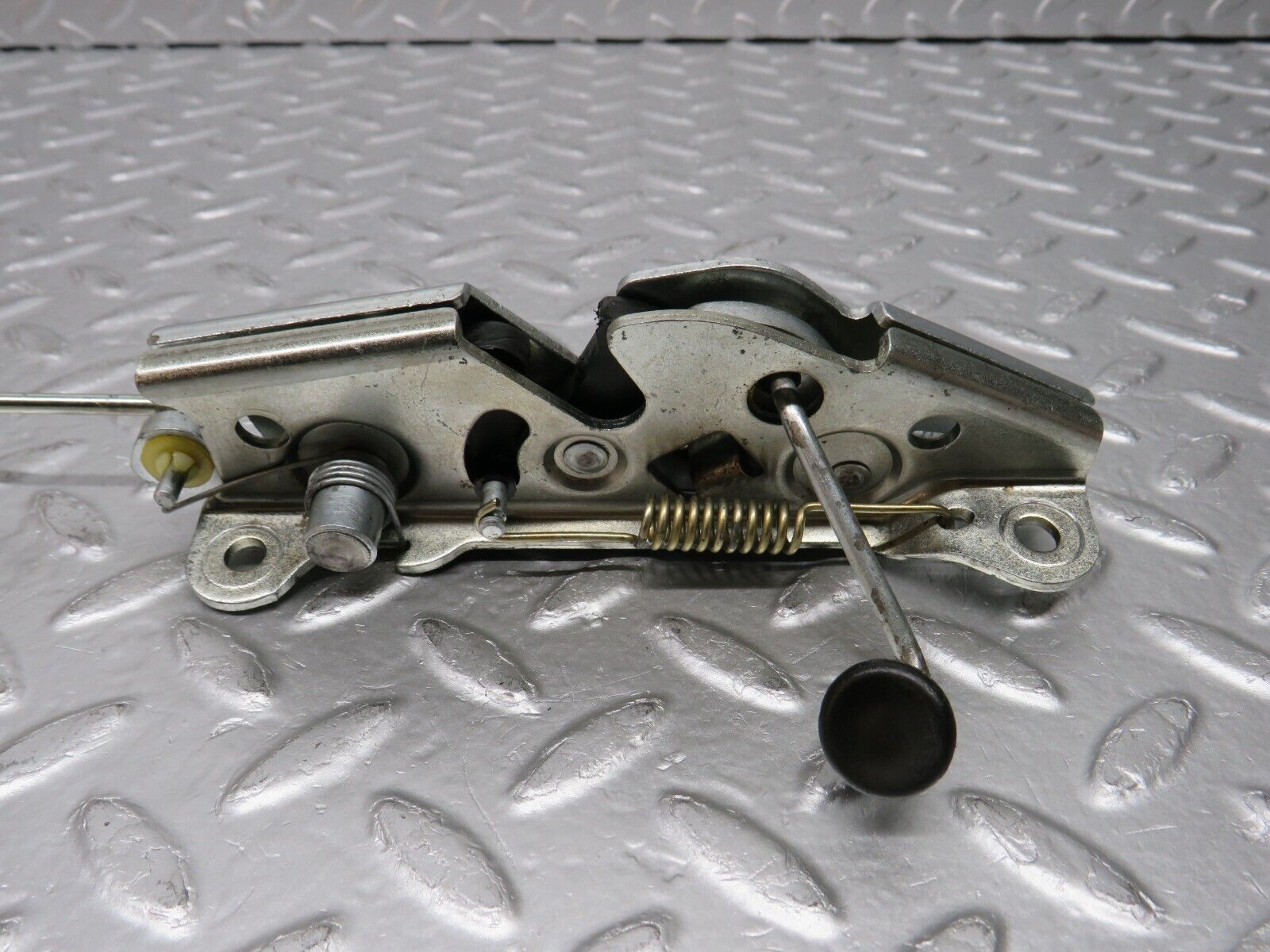 32563 Mercedes-Benz S124 300TE Wagon Rear Left Seat Bench Locking Mechanism