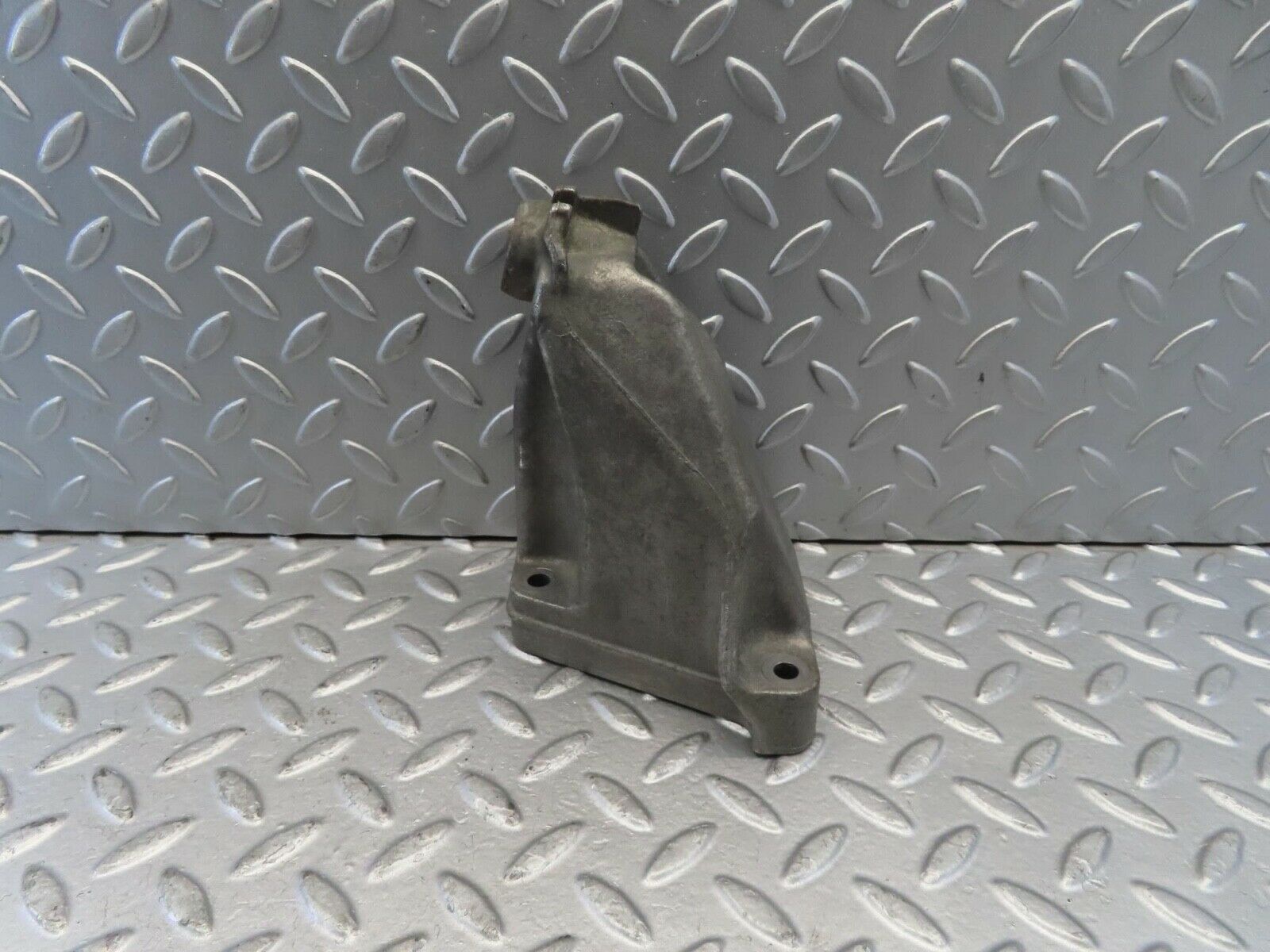 11279 Mercedes-Benz W221 S320 Engine Mount Bracket Left Side 6422230404