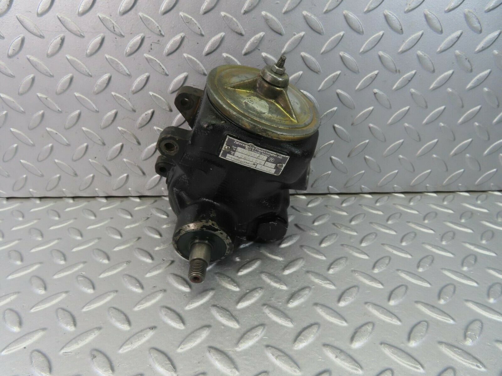 8910 Mercedes-Benz W116 Power Steering Pump 1164601780