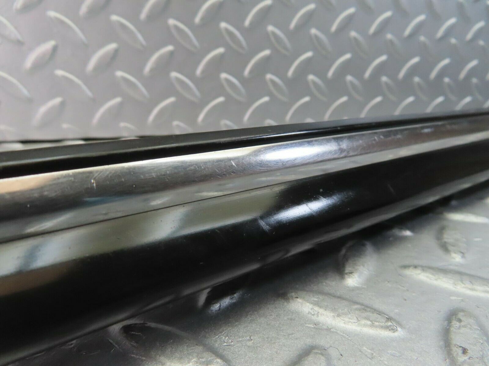 10296 Mercedes-Benz C107 Coupe Right Door Centre Moulding Trim