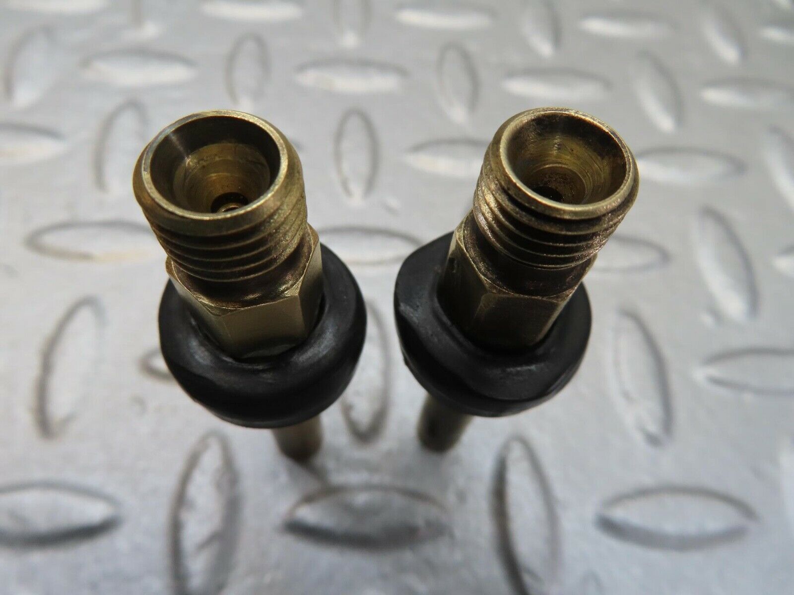 15938 Mercedes-Benz W123 280E 2x Fuel Injectors Bosch 0437502010