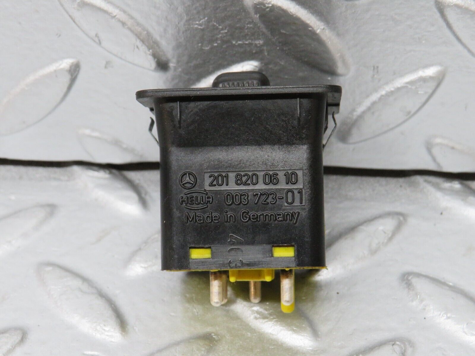 32207 Mercedes-Benz W123 230E Mirror Control Switch 2018200610