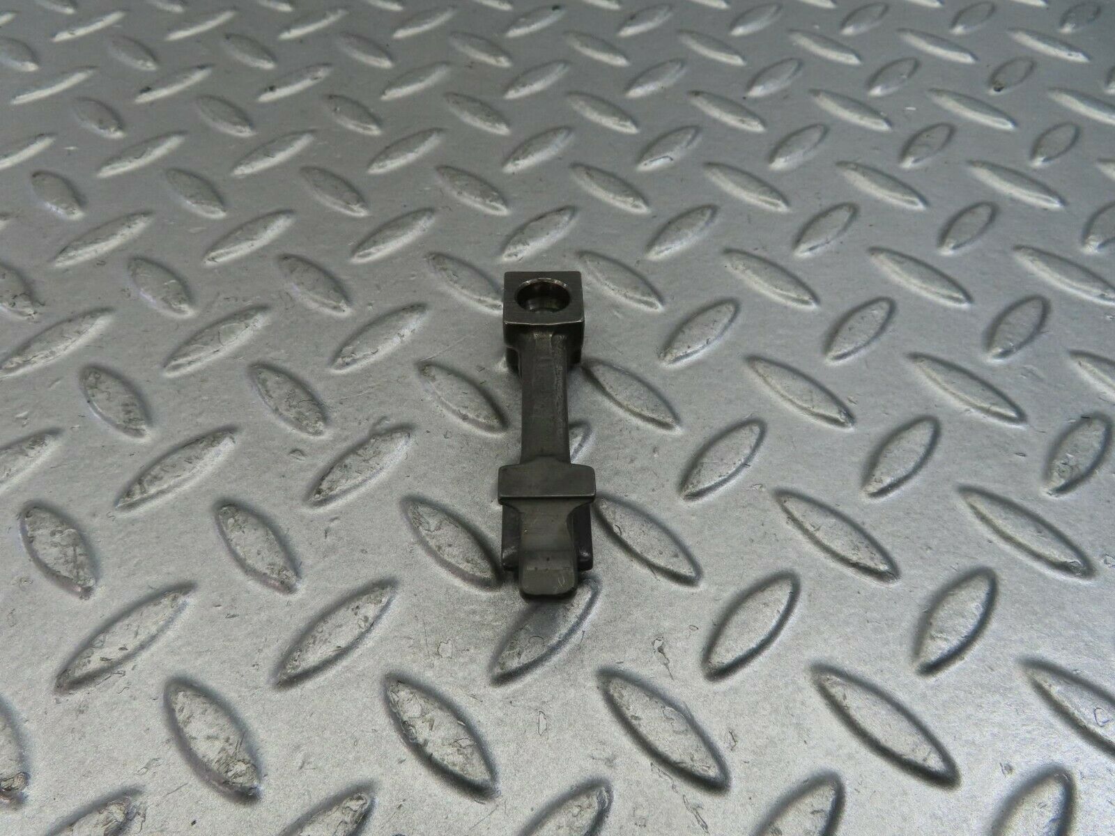 9138 Mercedes-Benz W108 Valve Rocker Arm With Retaining Spring