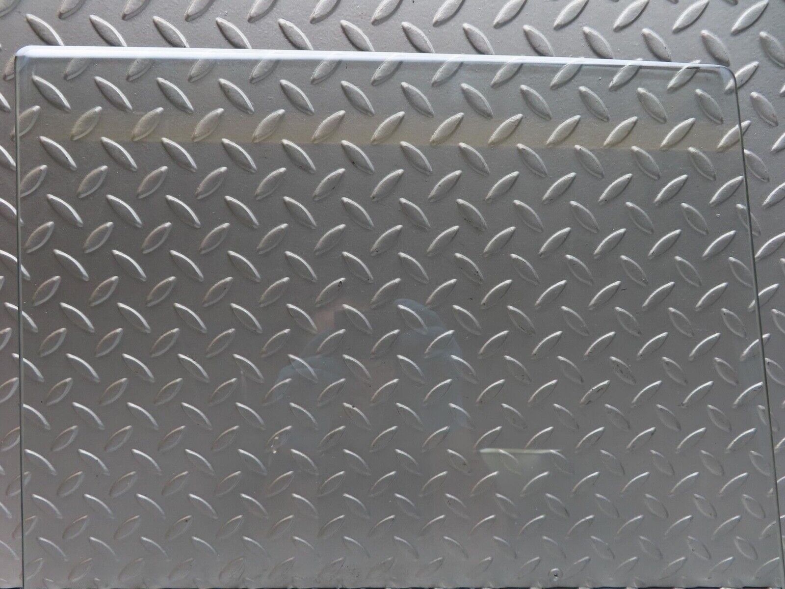 12657 Mercedes-Benz W111 220SE Front Right Door Window Glass