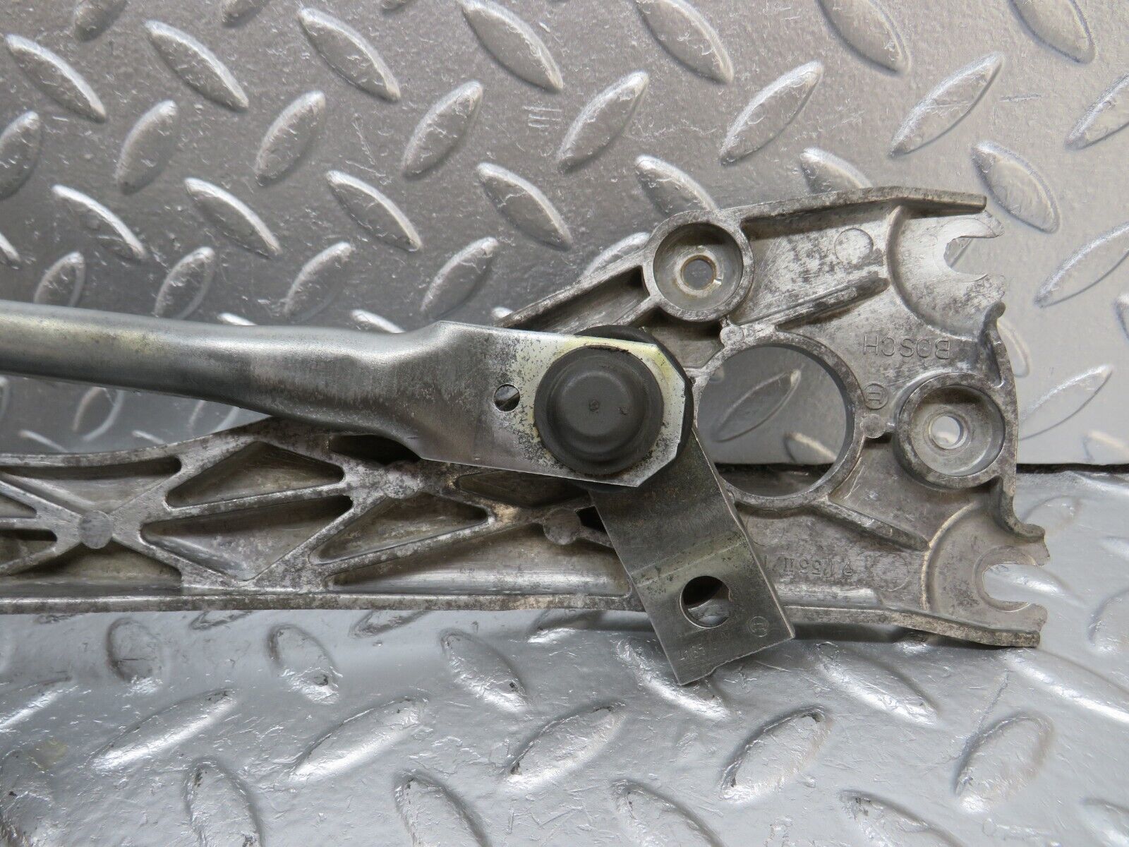 34165 Mercedes-Benz W124 260E Wiper Mechanism Linkage Bosch