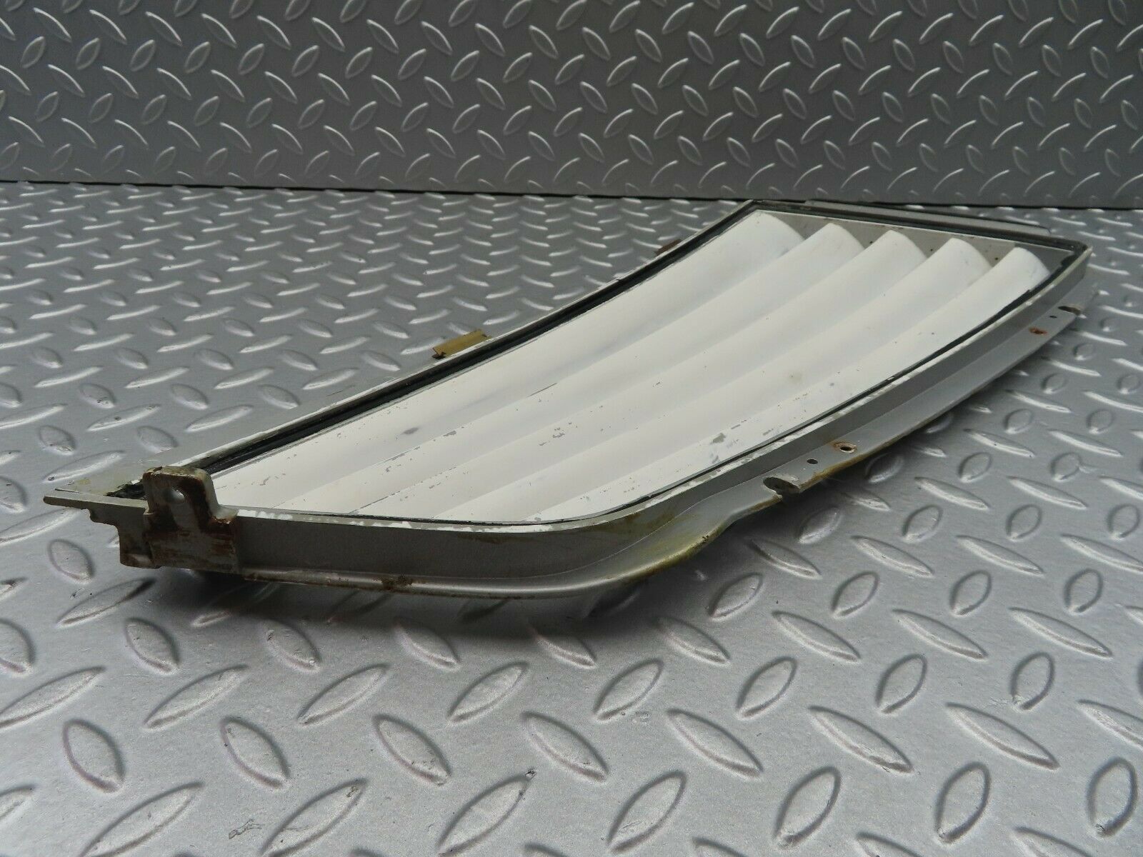 6916 Mercedes-Benz C107 350SLC Coupe Side Window Louvre Rear Left