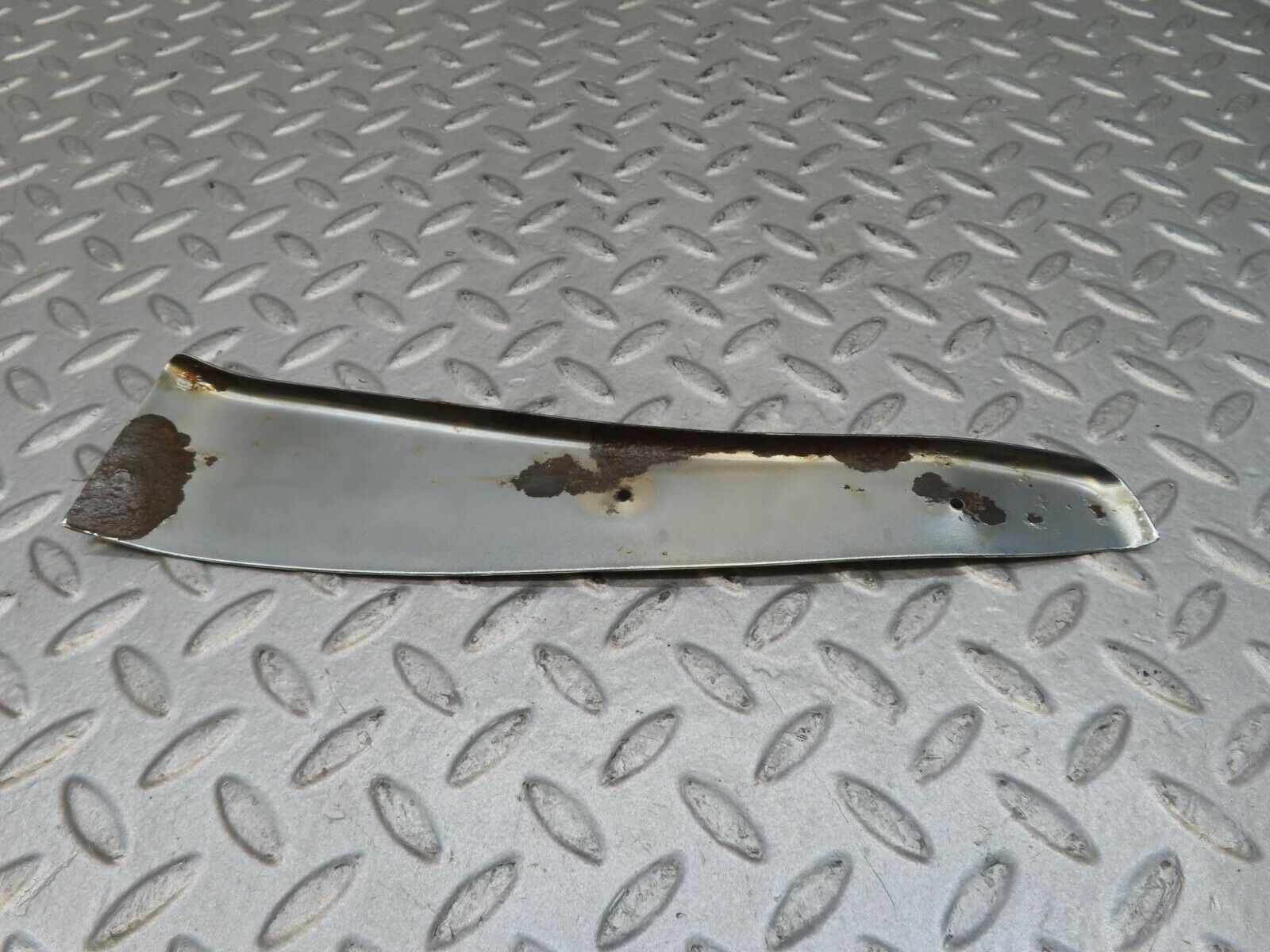 16599 Mercedes-Benz C107 380SLC Right Door Chrome Cover