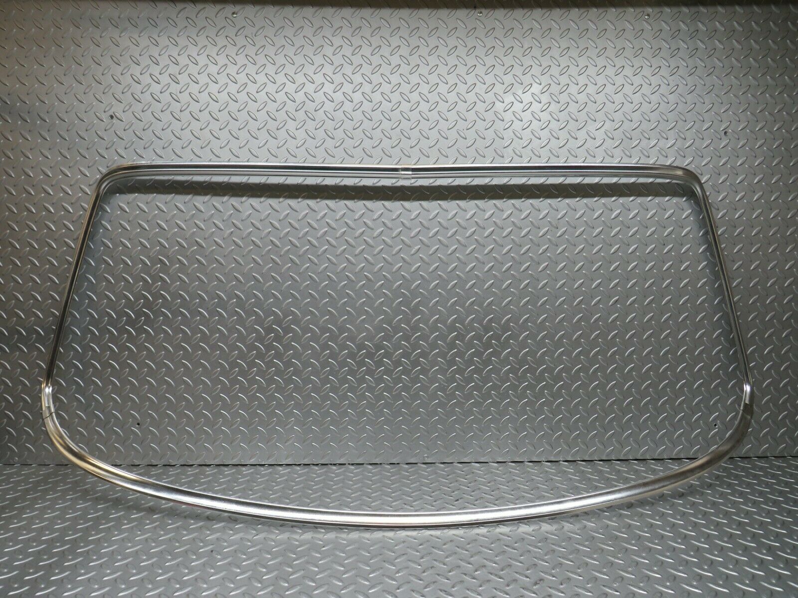 23405 Mercedes-Benz W116 350SE Rear Windscreen Chrome Frame