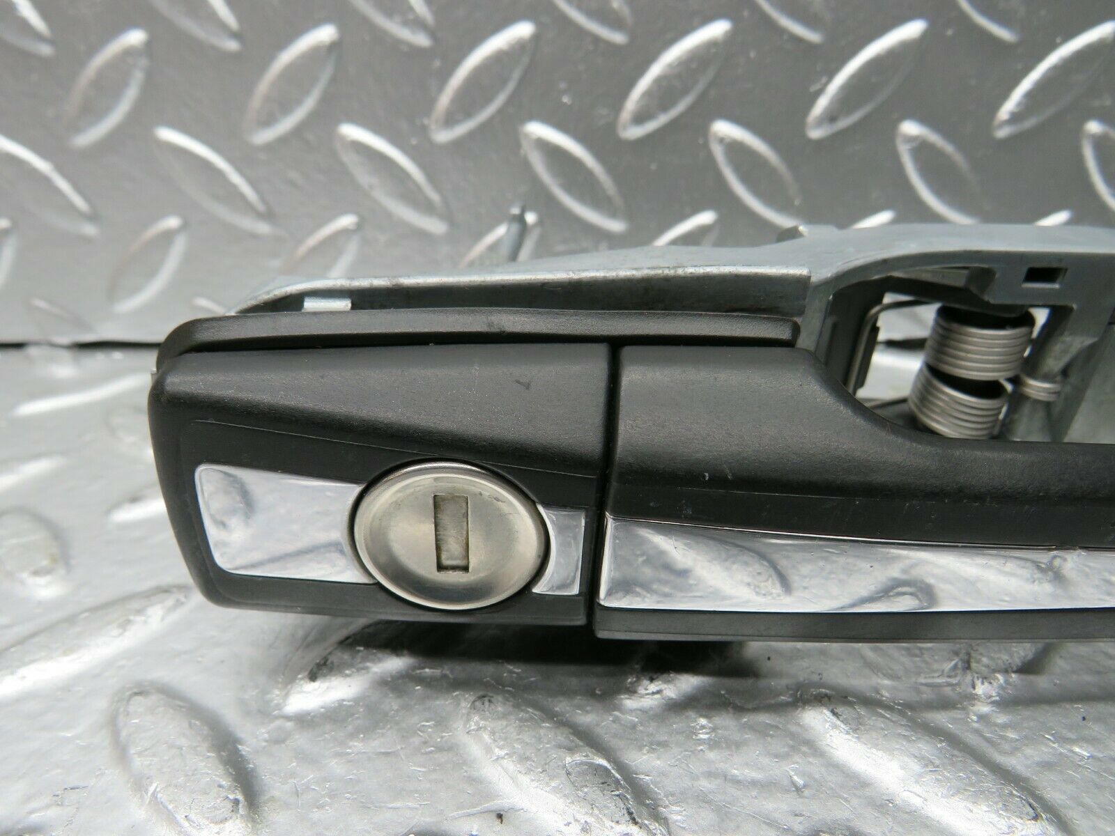 22475 Mercedes-Benz C124 E220 Coupe Left Exterior Door Handle No Key