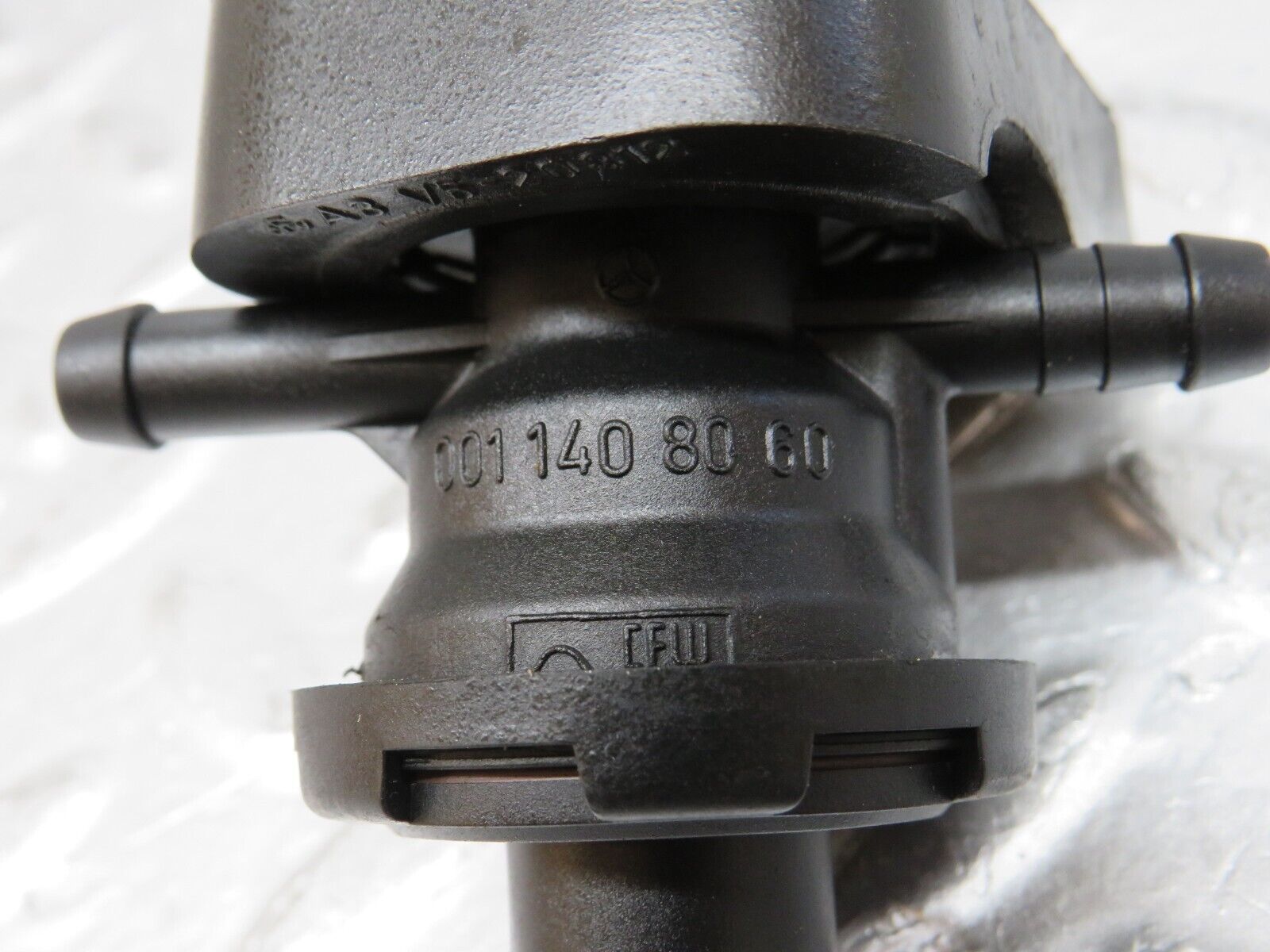 37756 Mercedes-Benz A124 320E Cabriolet Fuel Regeneration Vacuum Valve 0011408060 1201411240