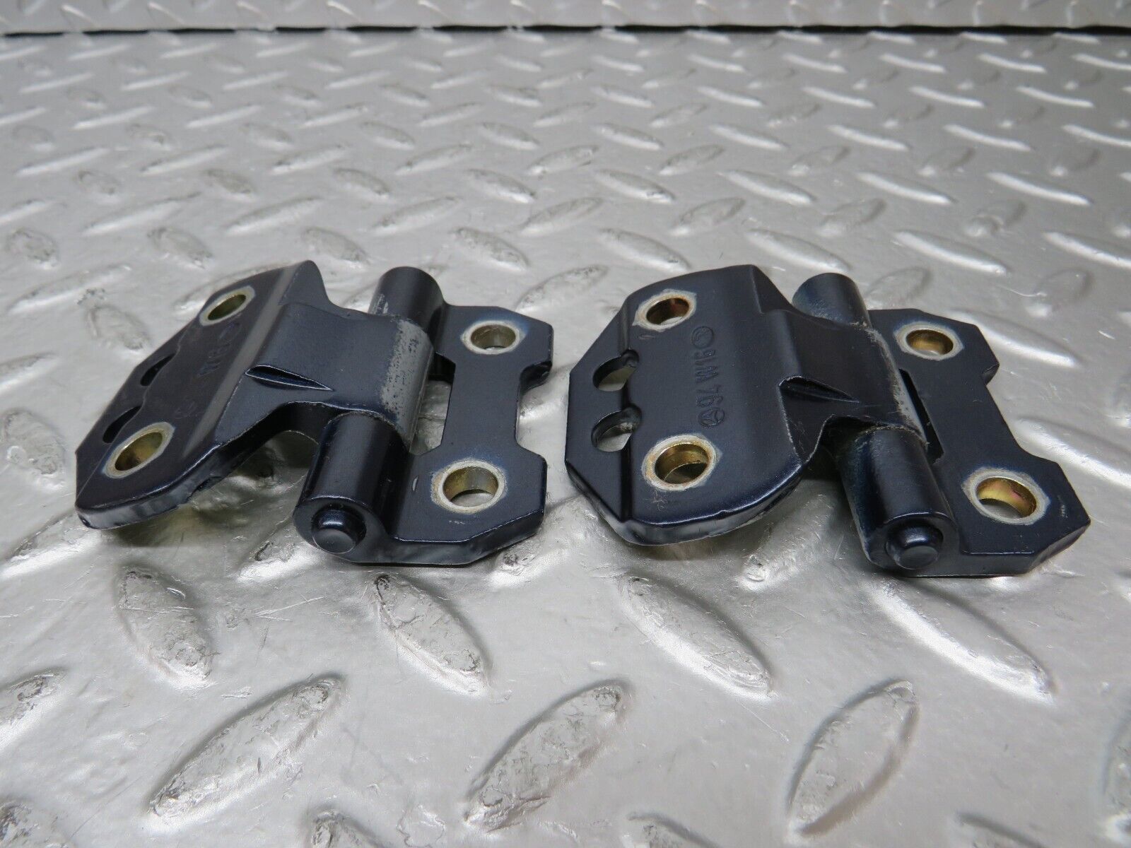 25879 Mercedes-Benz W124 280E Door Hinge Left Side