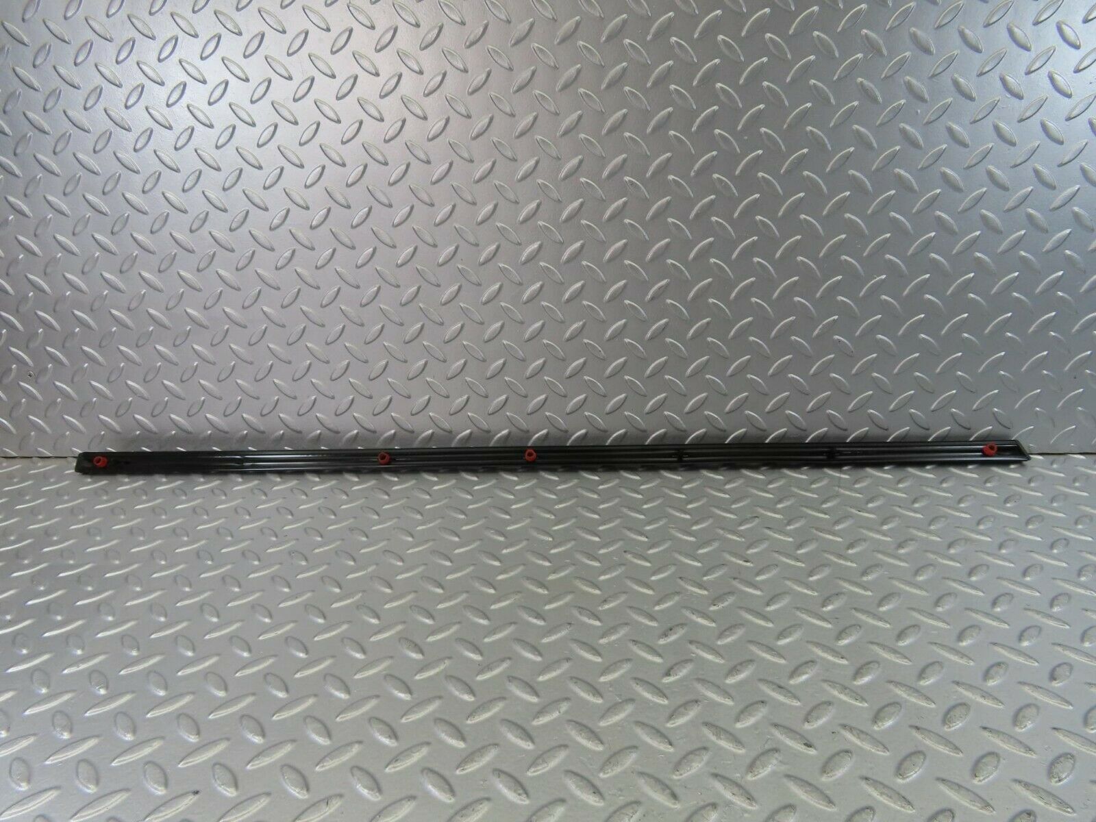 10276 Mercedes-Benz W123 Rear Left Door Centre Moulding Trim